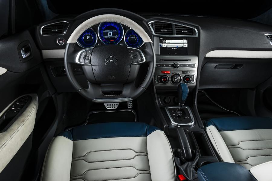 Панель приборов Citroen C4 Lounge Sportmarine Concept 2016 года  (фото 5 из 5)